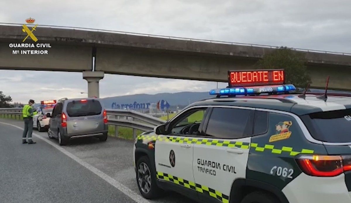 Vehículo interceptado pola Garda Civil de Tráfico