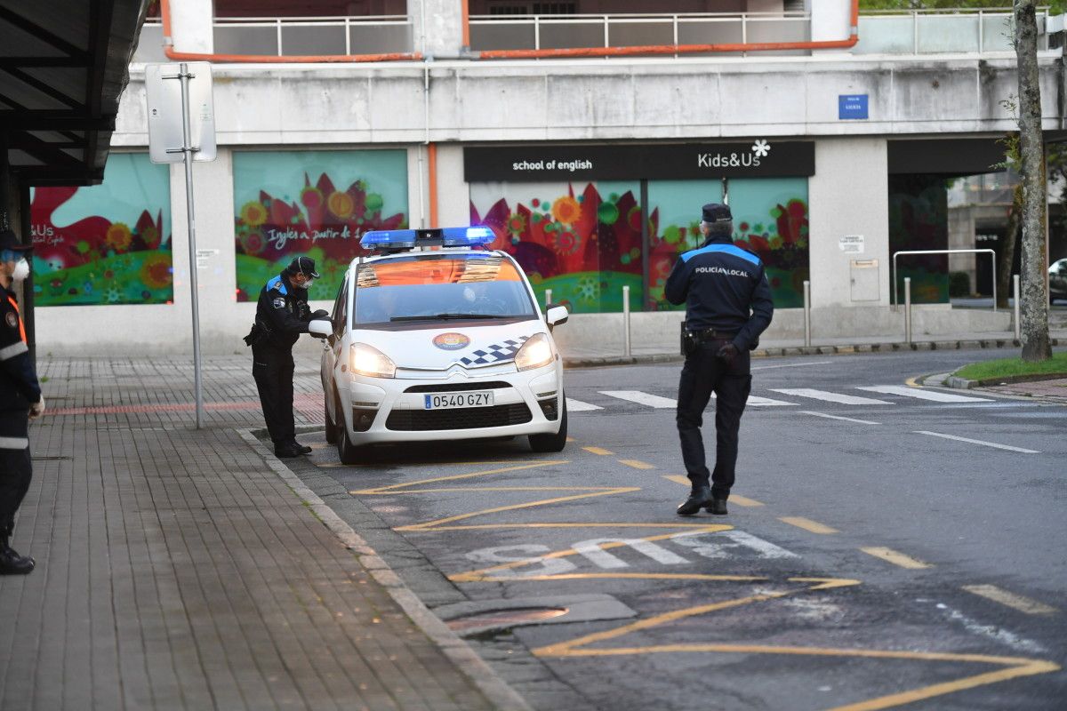 Axentes da Policía Local de Pontevedra durante o estado de alarma