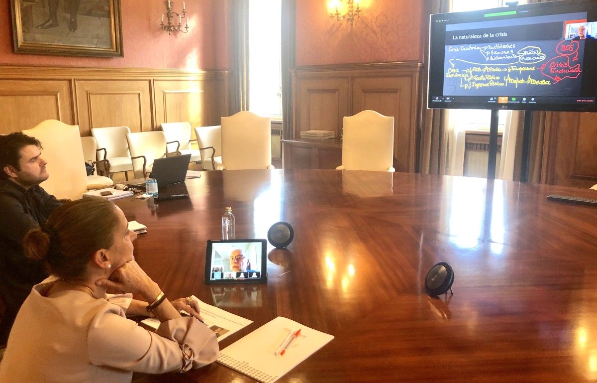 Seguimiento en la Deputación de la conferencia del catedrático de Economía, José María O´Kean