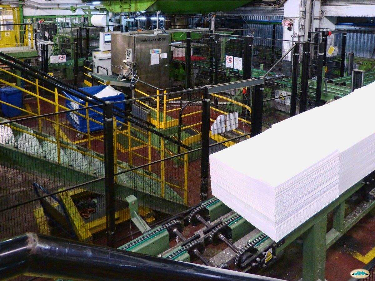 Interior da fábrica de ENCE en Lourizán