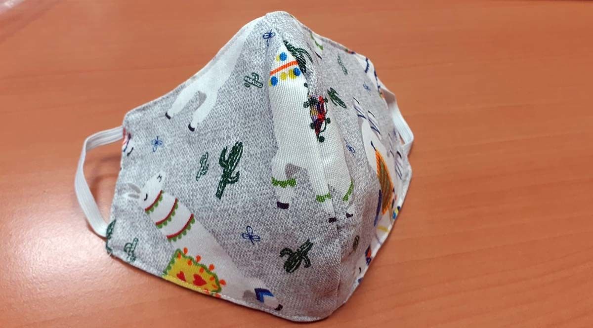 Máscaras artesanais elaboradas por Alba González