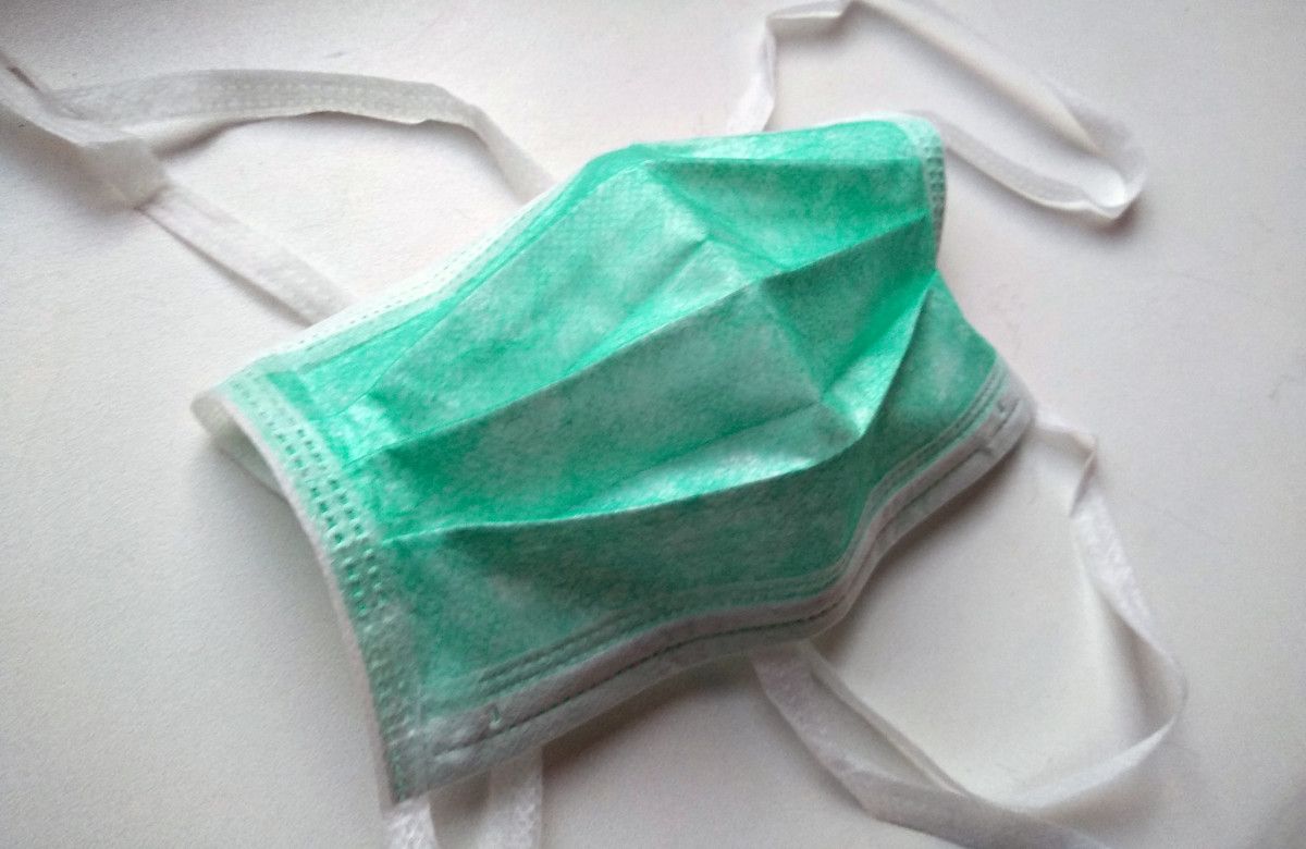 Mascarilla facial desplegada