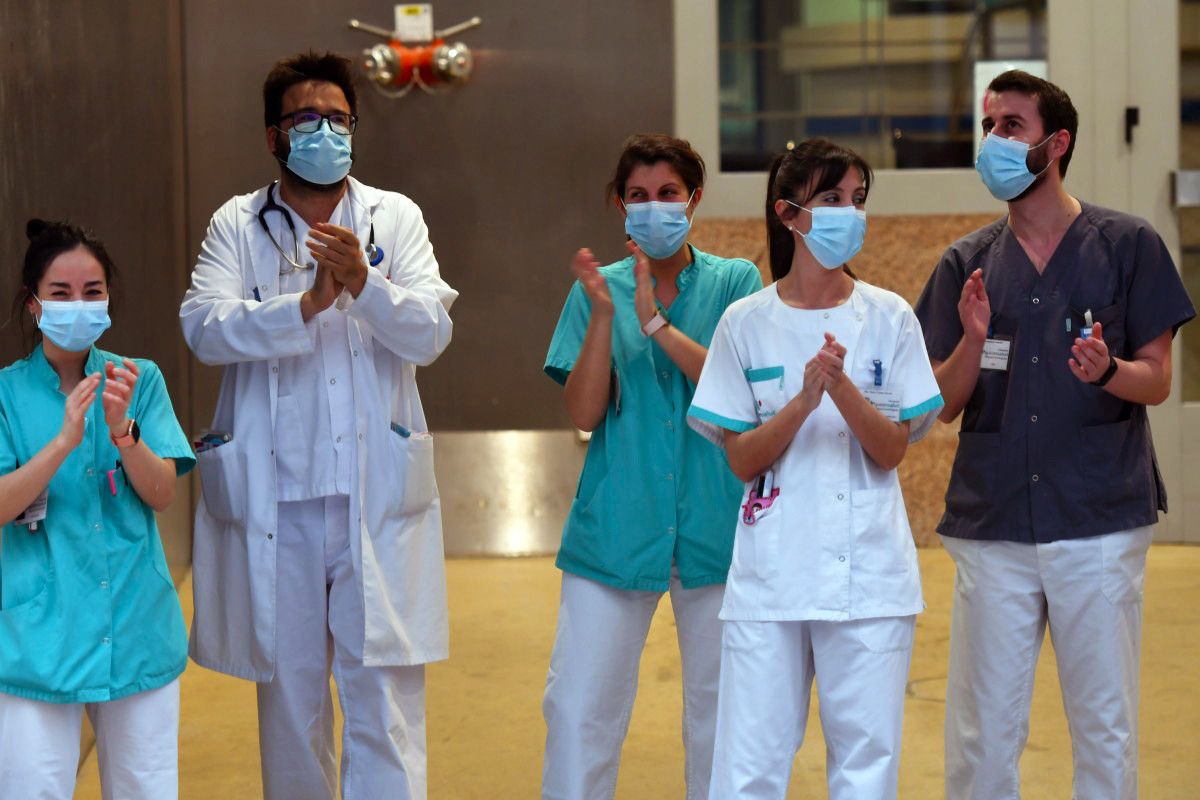 Aplausos al personal sanitario