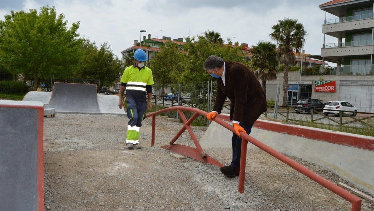 Telmo Martín visitó las obras del skate park de Portonovo