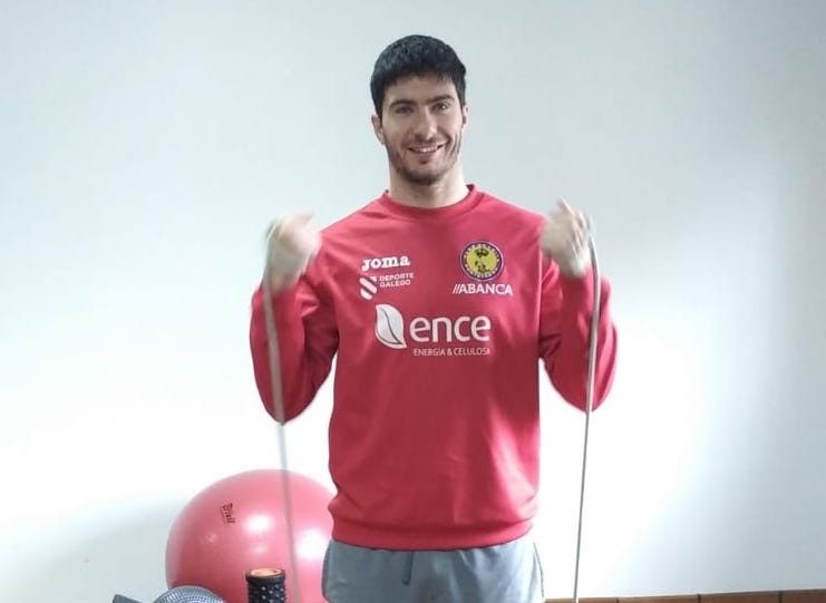 El luchador Pablo García entrenando en casa durante el confinamiento