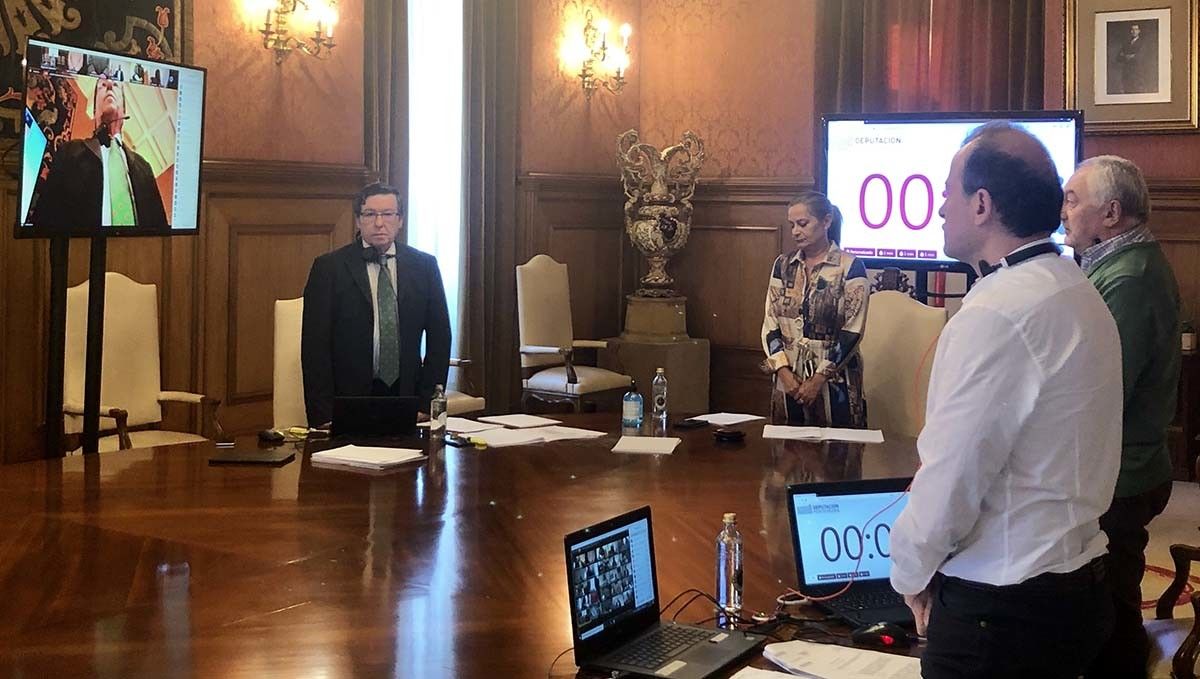 Minuto de silencio no pleno telemático da Deputación