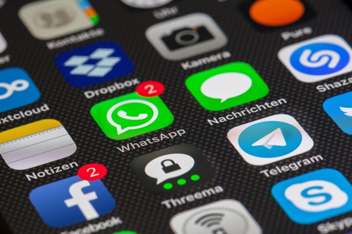 Redes sociales e apps nun teléfono móvil