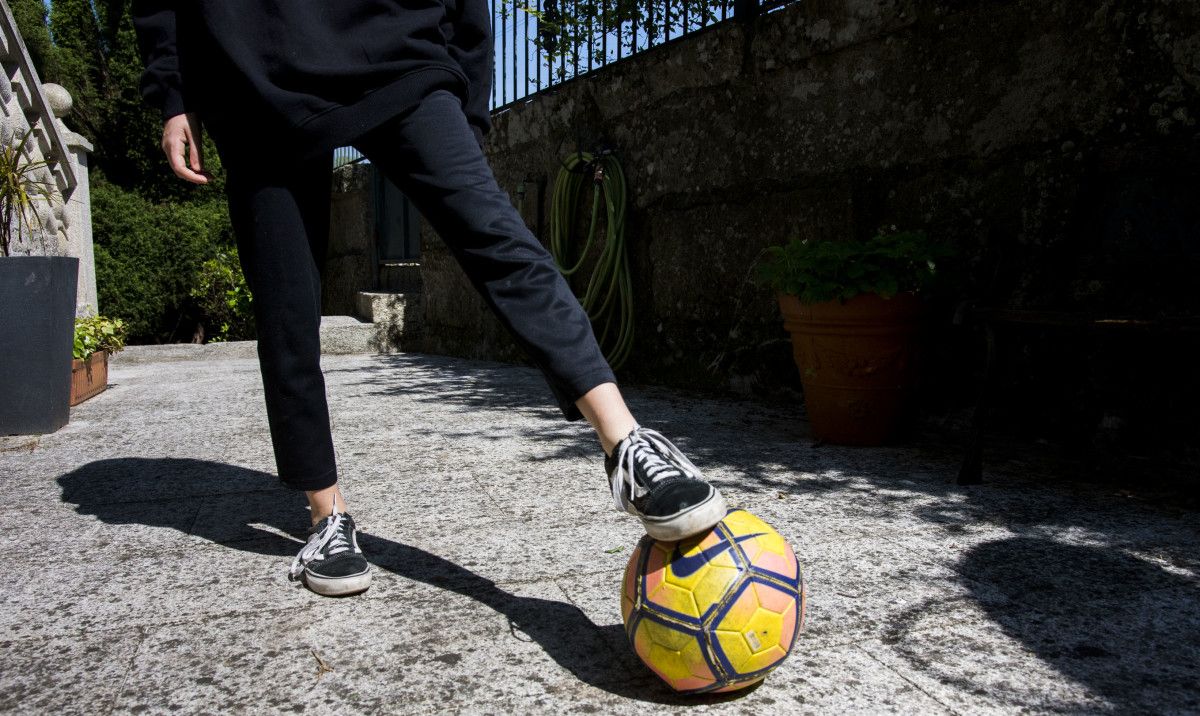 Os menores prepáranse para poder saír a pasear en medio do confinamento