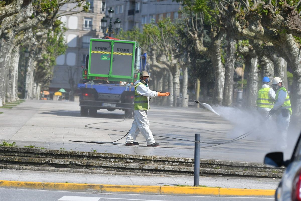 Tarefas de desinfección na Alameda de Marín
