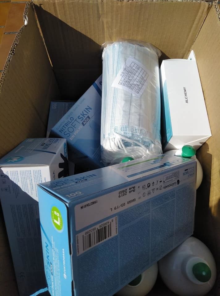 Material sanitario entregado polo Arosa