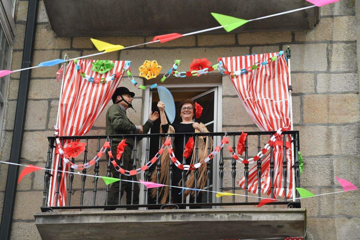 Feira de Abril 'confinada' na rúa Arzobispo Malvar