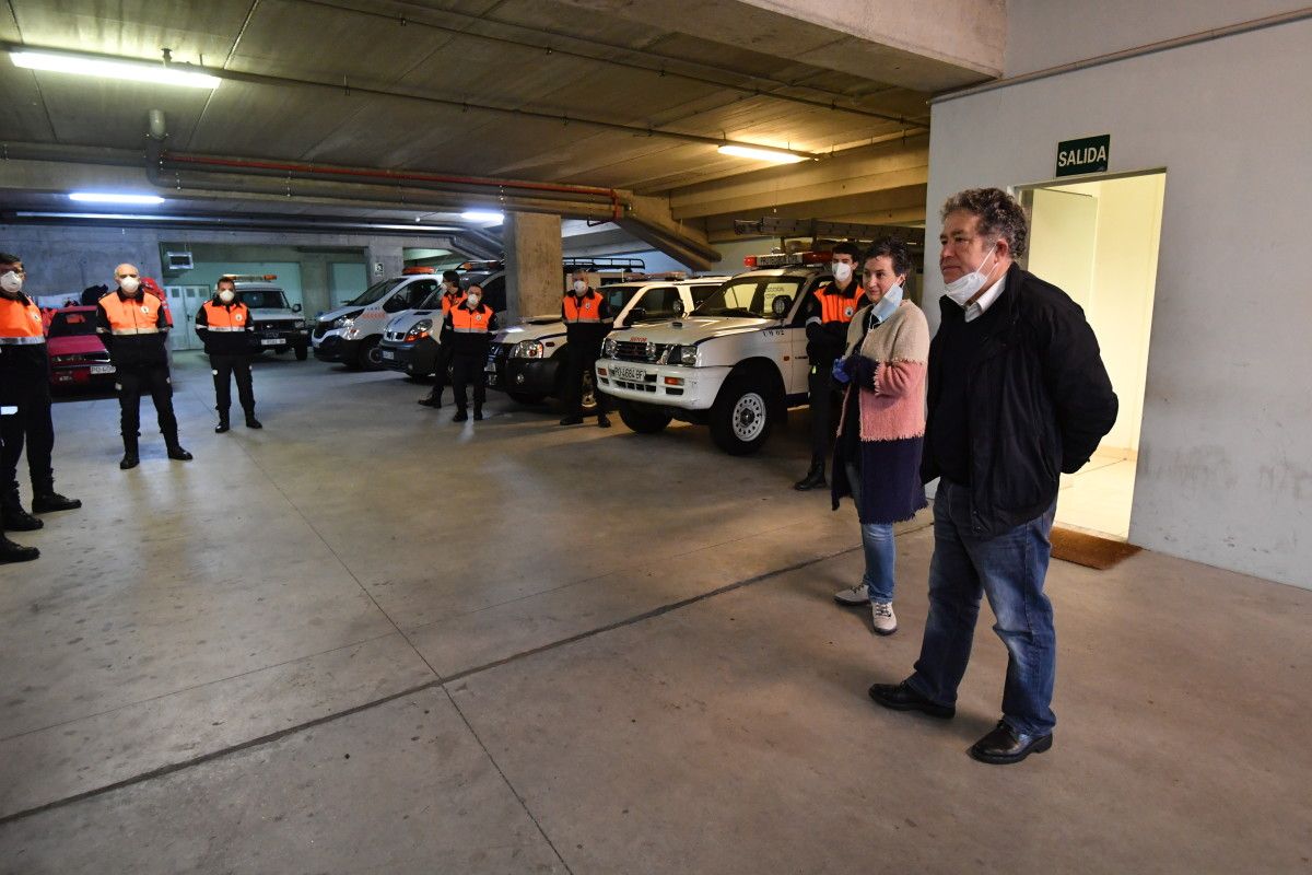 O alcalde visita a sede de Protección Civil de Pontevedra para agradecerlle o seu labor 