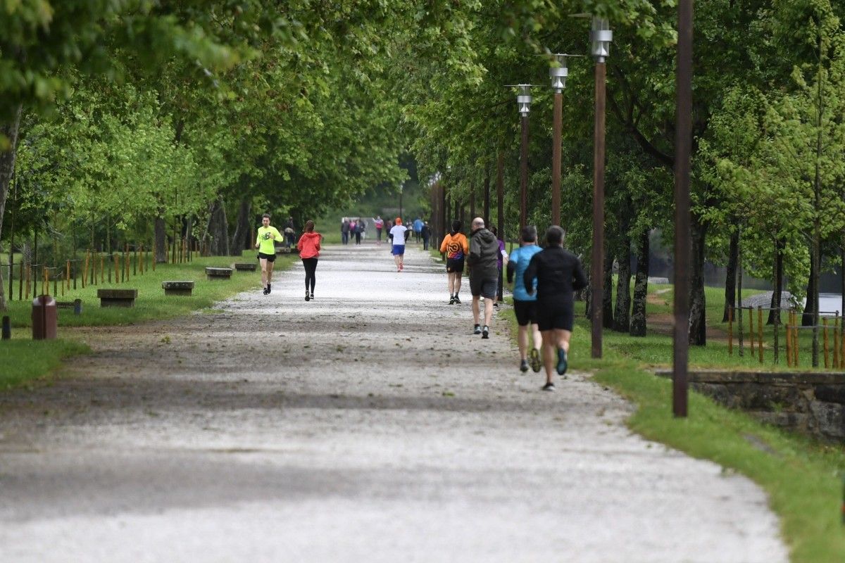 Pontevedreses facendo deporte no primeiro día autorizado dentro da desescalada 