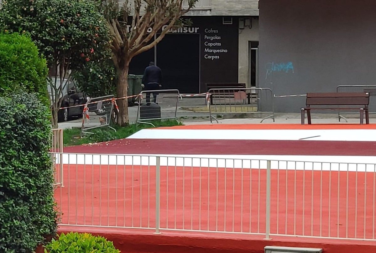 Estado actual do parque de Santa Teresa de Jesús  Jornet, agora pintado e impermeabilizado