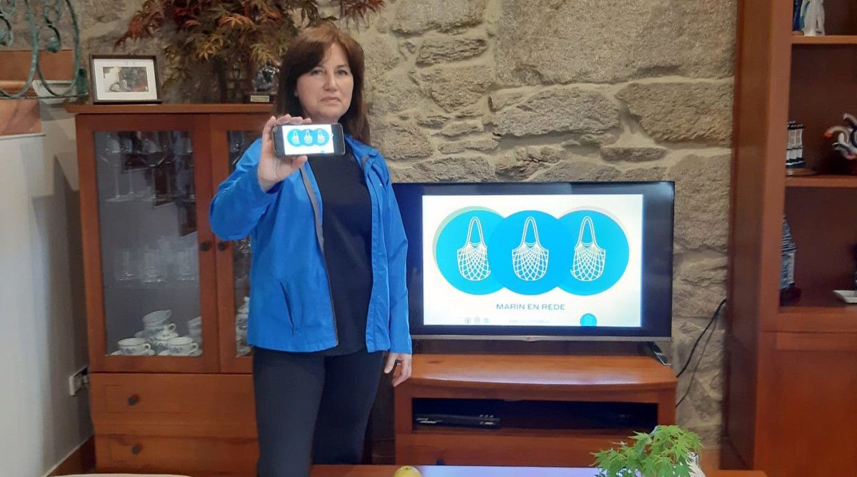 Cristina Acuña, concelleira de Comercio, presentando #MarínEnRede