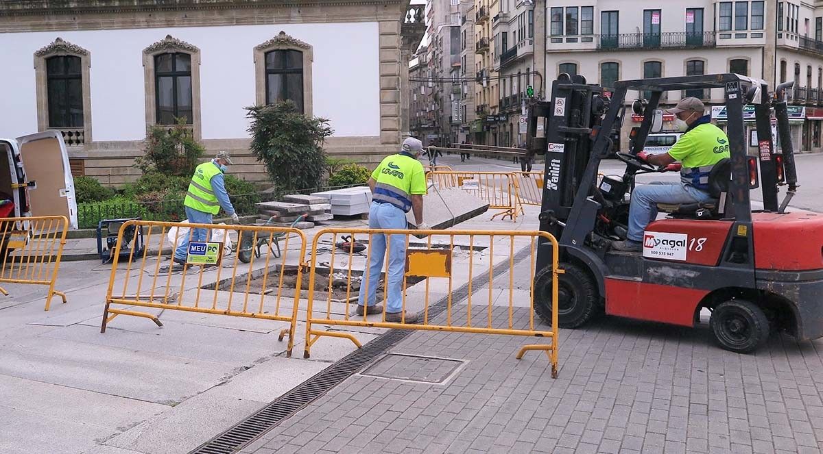 Traballos de mantemento de espazos públicos en Pontevedra