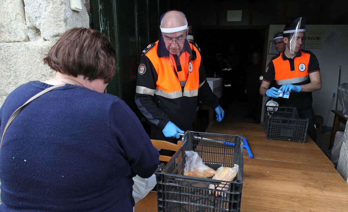 Reparto de alimentos en el Comedor de San Francisco