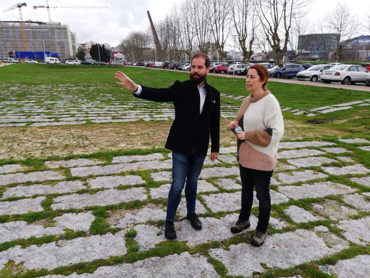 Iván Puentes visita os terreos do futuro parque canino