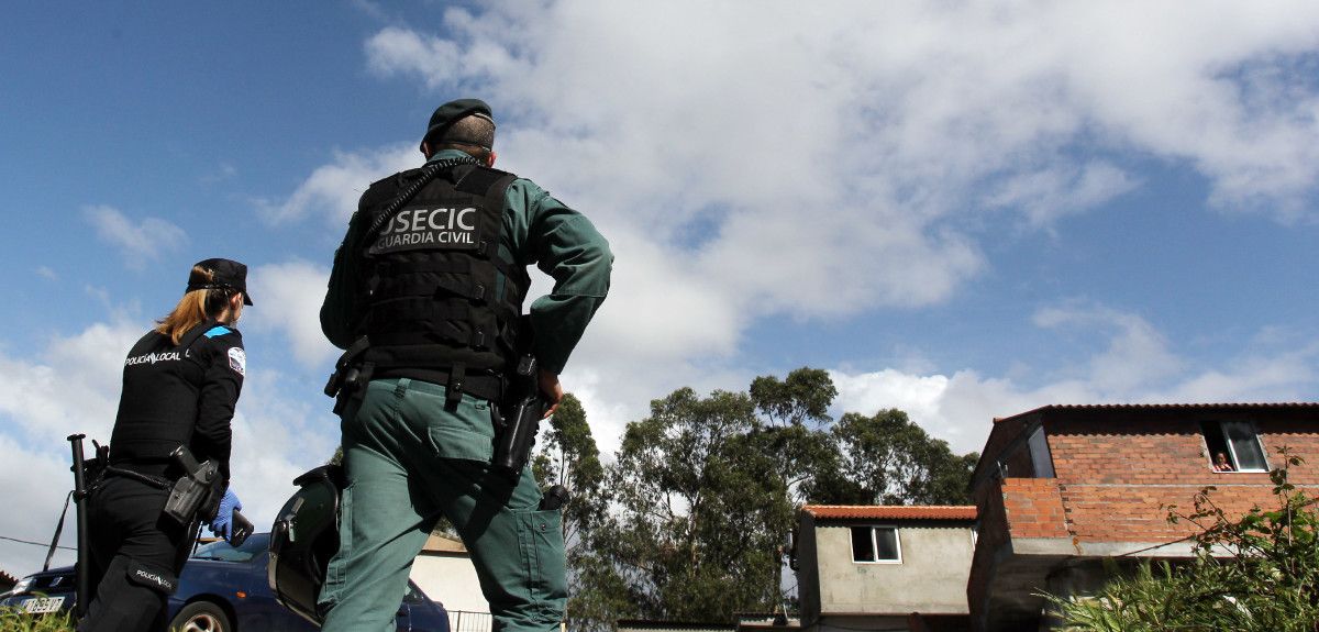 Despregamento da Policía Local de Poio e a Garda Civil no Vao de Arriba tras os altercados