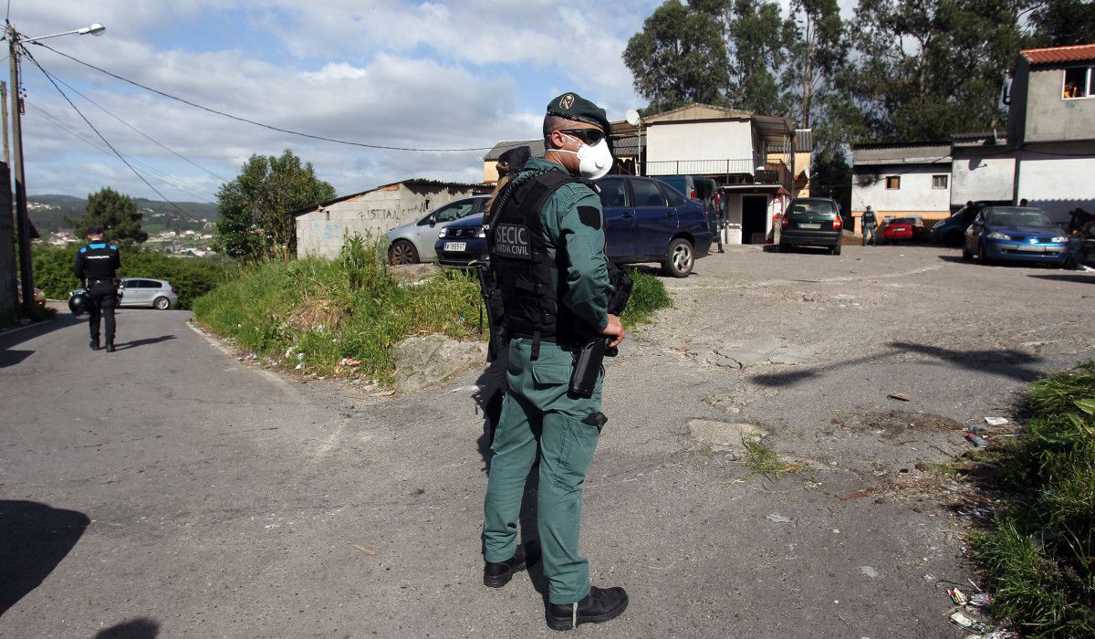Despregamento da Policía Local de Poio e a Garda Civil no Vao de Arriba tras os altercados