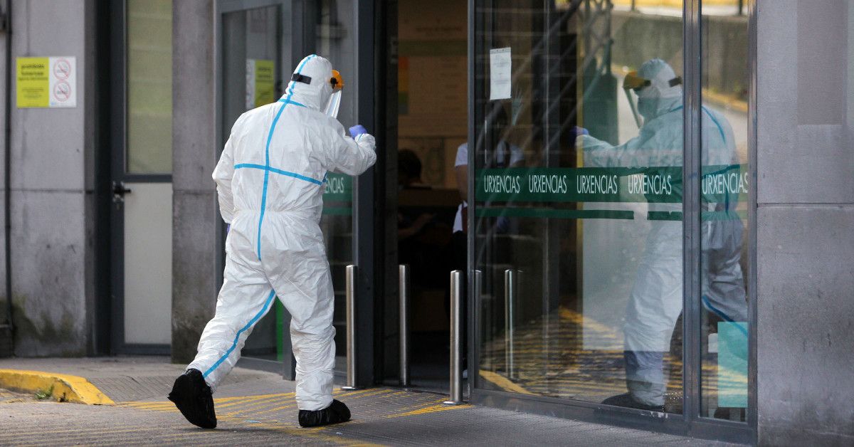Personal sanitario en el servicio de Urgencias del Hospital Montecelo durante la crisis sanitaria del coronavirus