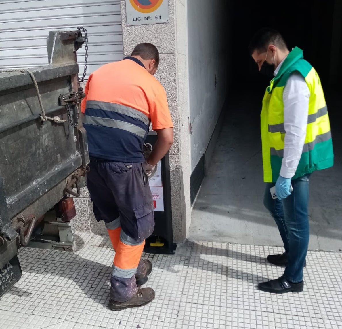 Instalación de las últimas fuentes desinfectantes en Ponte Caldelas