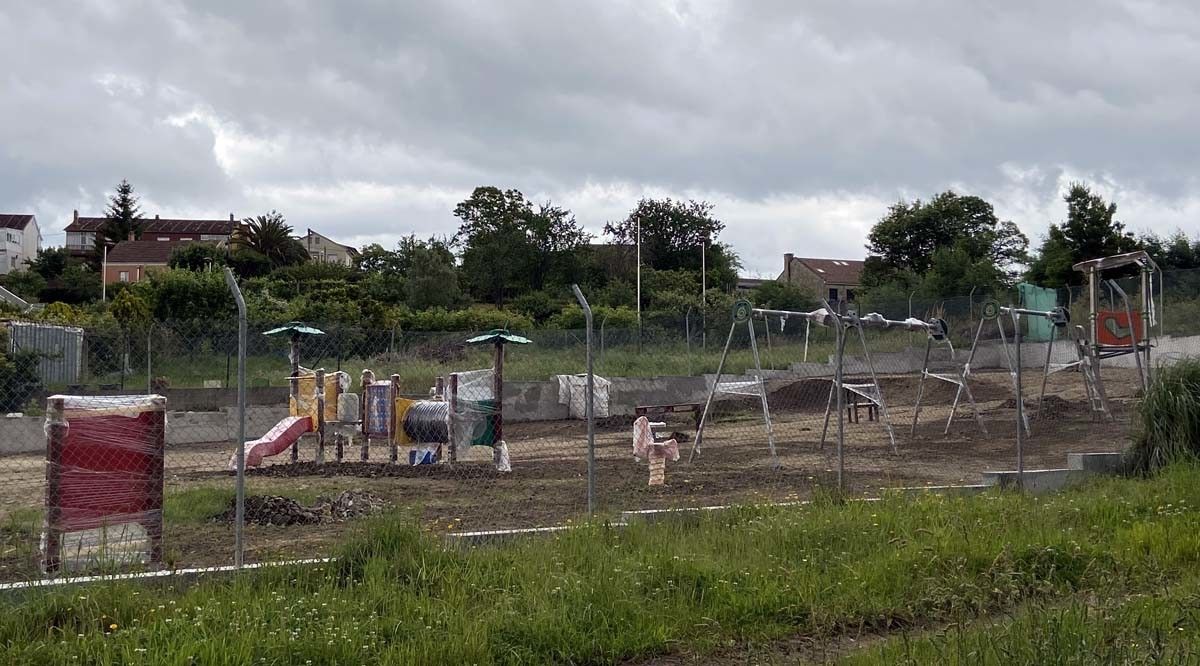 Obras do parque infantil de Médico Ballina