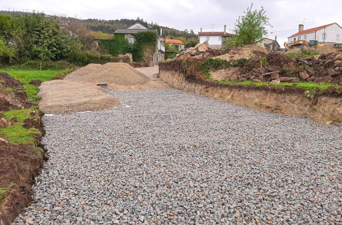 Obras no Camiño do Quinteiro, en Cerdedo-Cotobade