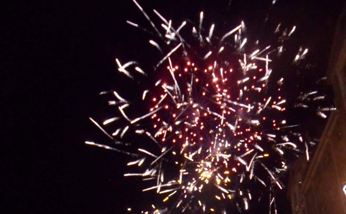 Fuegos de artificio para poner fin a las Festas da Peregrina