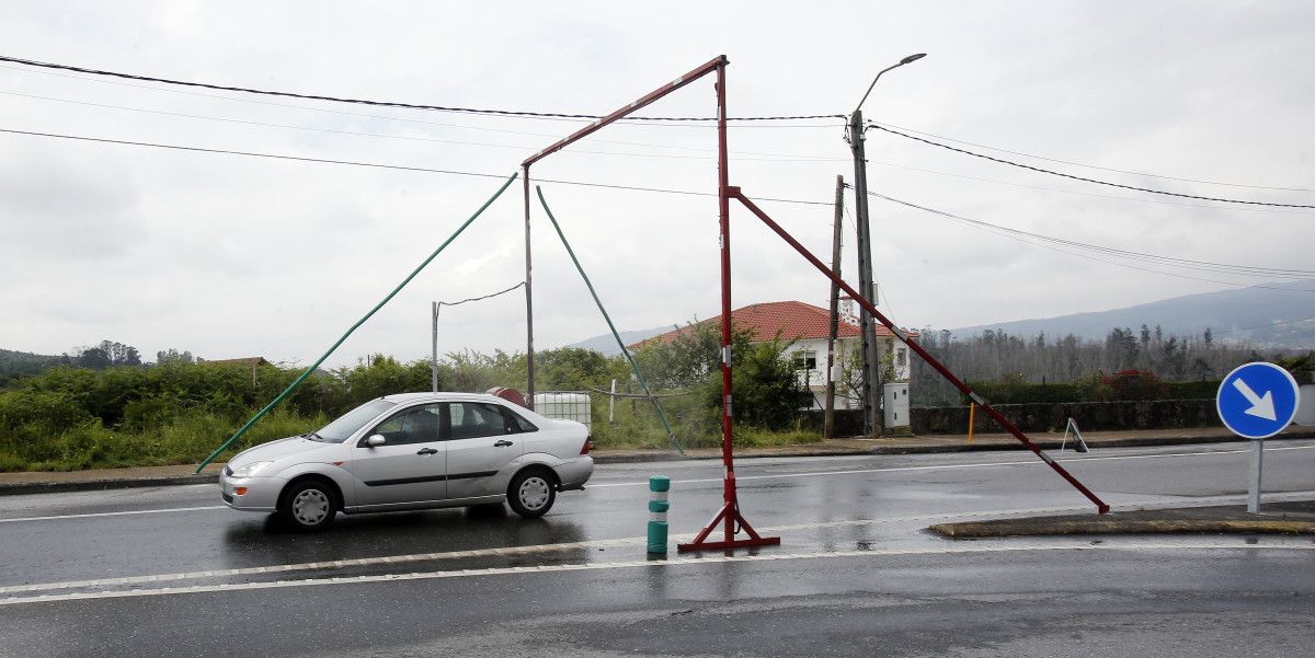 Arco para desinfección de vehículos en Ponte Caldelas