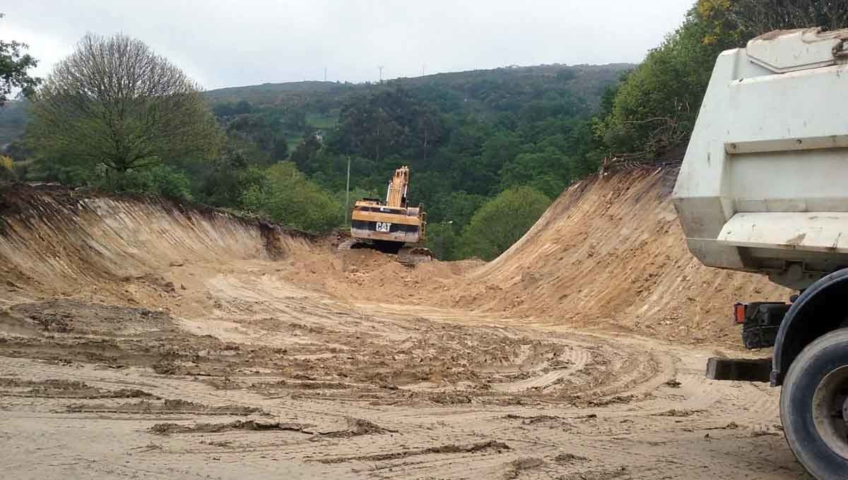 Obras na estrada PO-235, entre Antas e Seixido