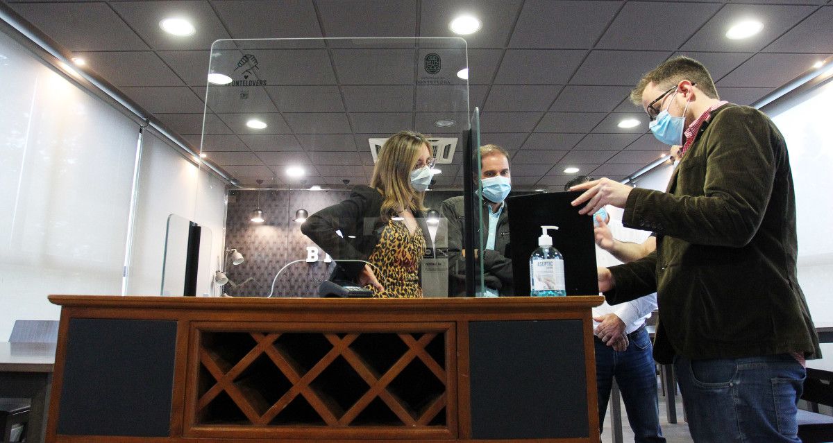 Mampara de vidrio de #PonteLovers en El Cafetín