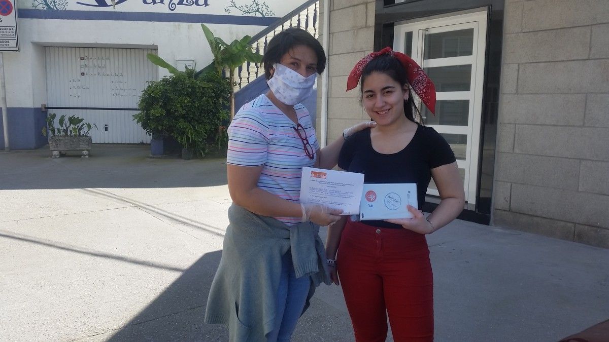 Entrega de tablets a alumnos da Fundación Secretariado Xitano