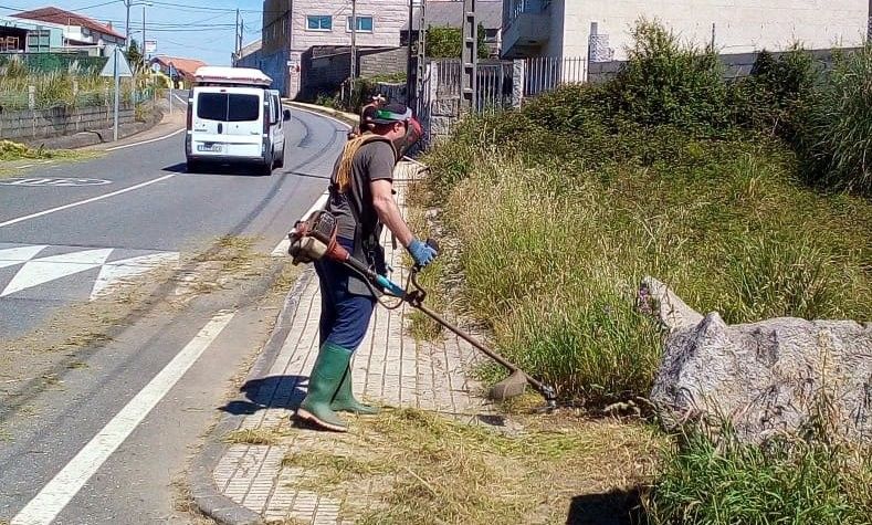 Traballos de roza en Sanxenxo