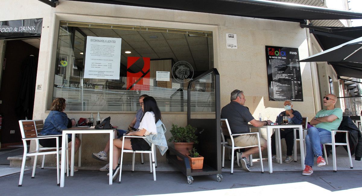 Una tapería de la calle Virgen del Camino propone controles del tiempo por consumición para la rotación de los clientes de las terrazas