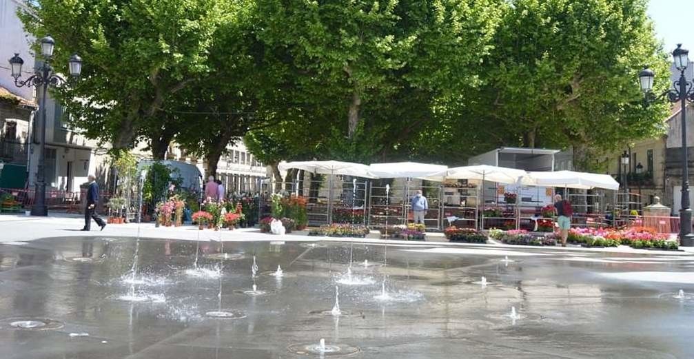 Primeiro día de feira en Ponte Caldelas tras o decreto de estado de alarma