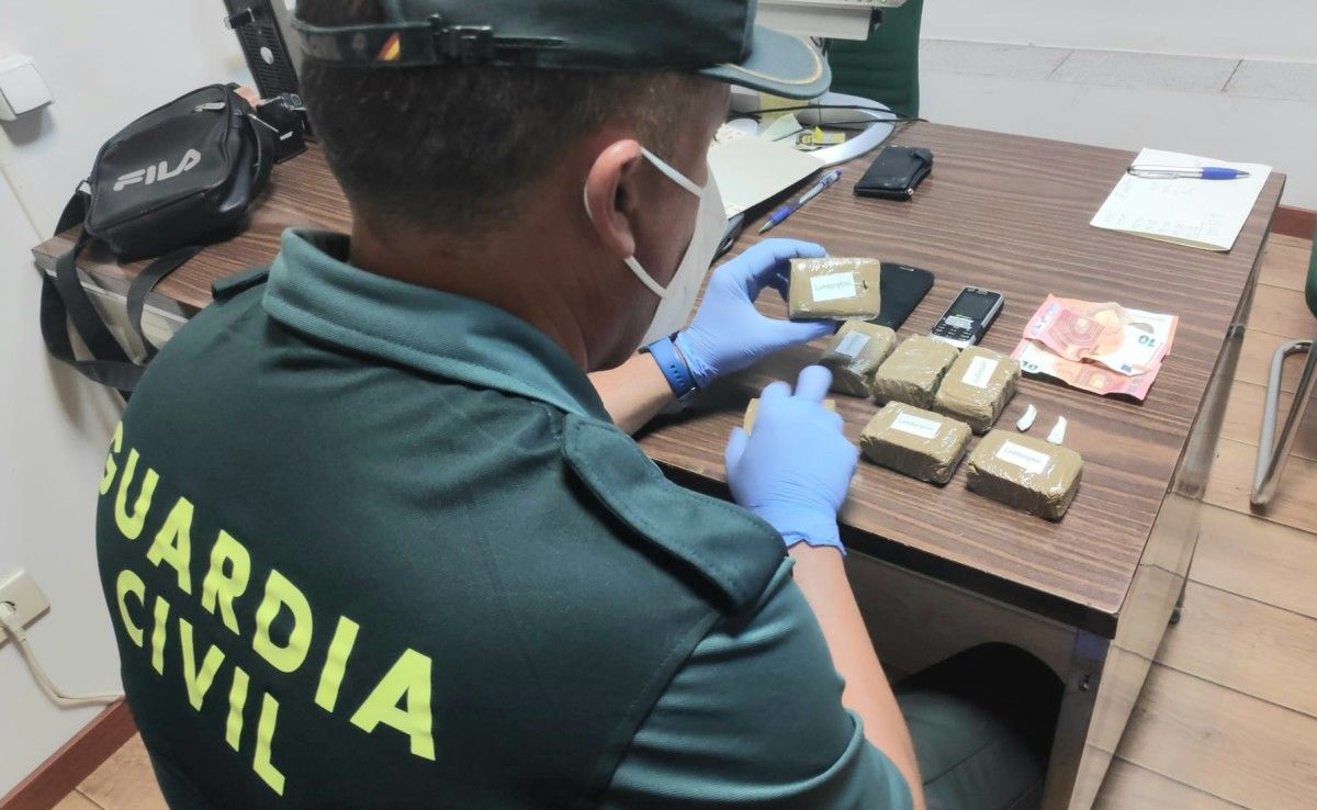 Droga intervenida por la Guardia Civil en el peaje de la AP-9 en Vilaboa