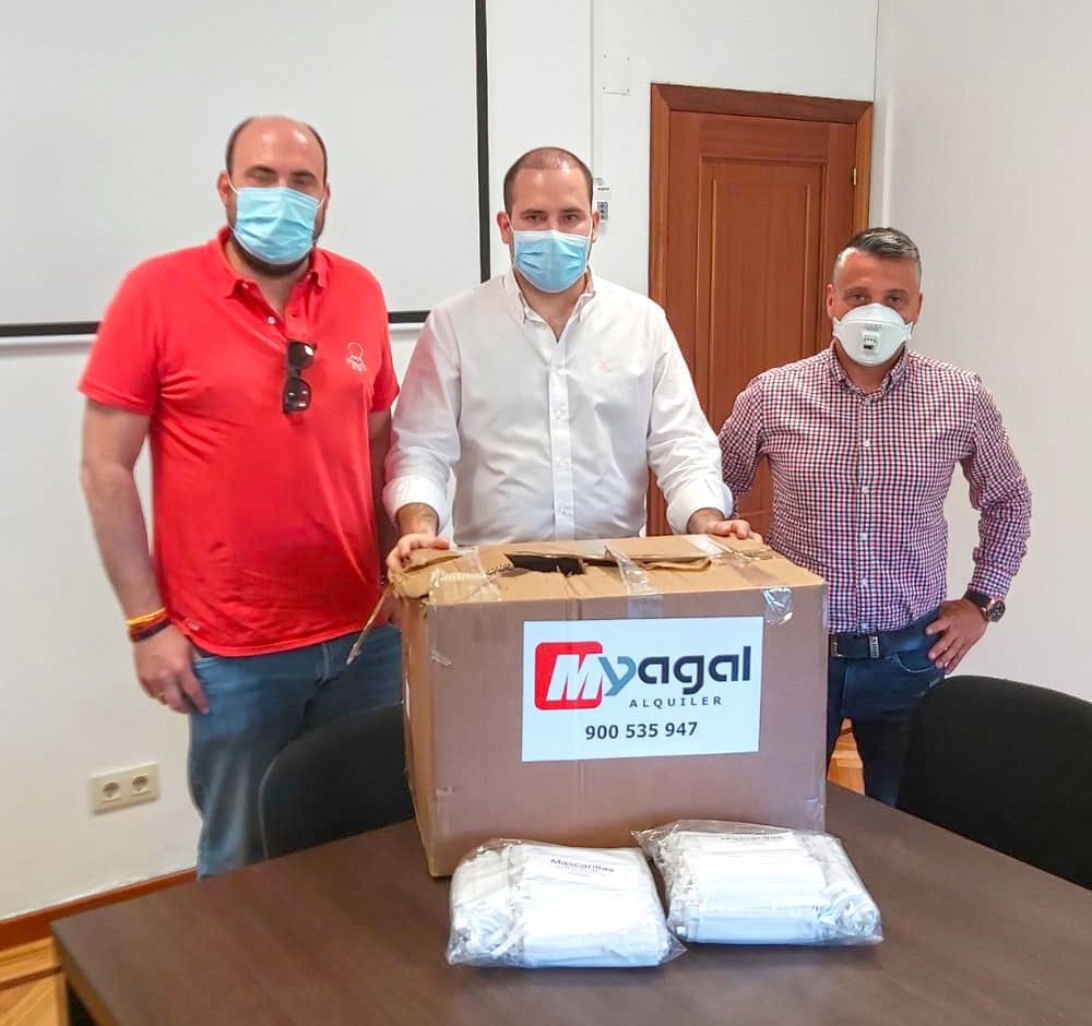 Entrega de máscaras de protección para escolares