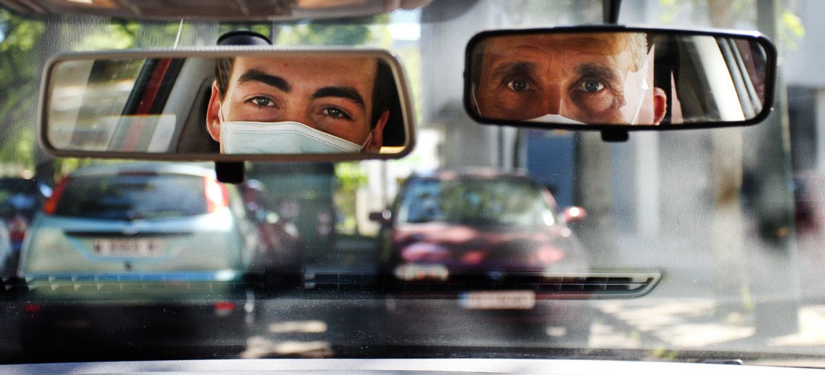Clases teóricas presenciales y prácticas en las autoescuelas
