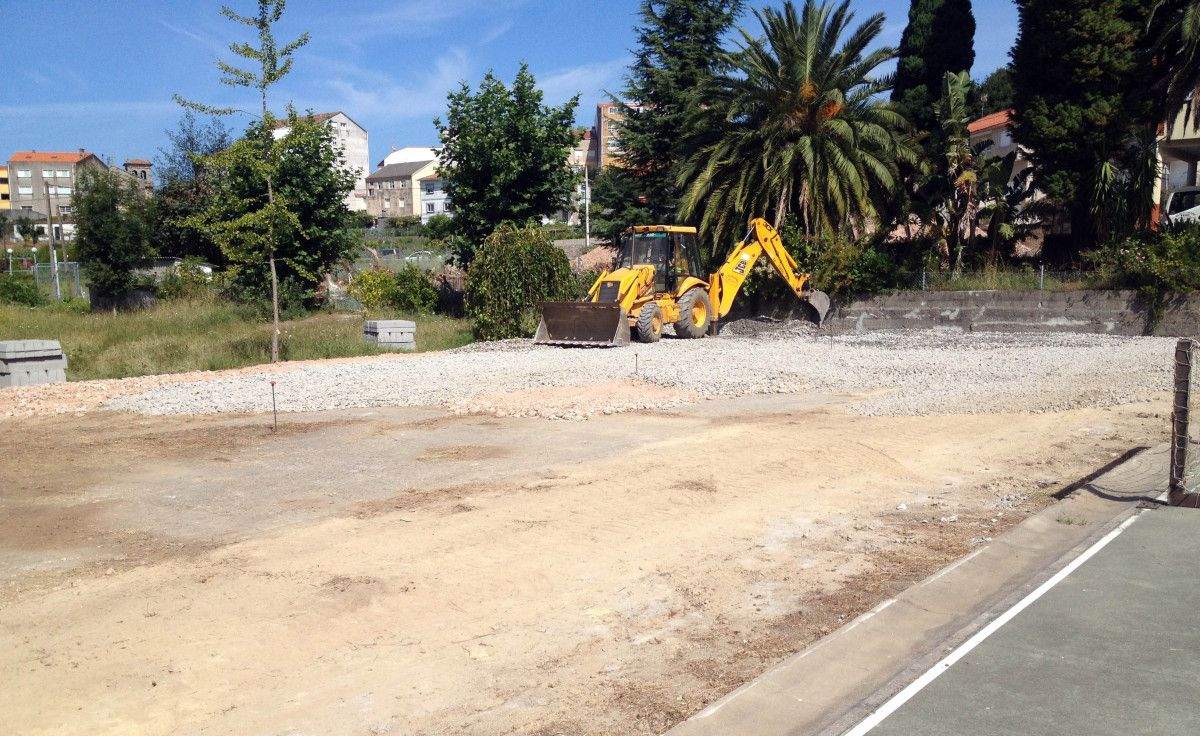 Construcción dunha pista deportiva no colexio de Seixo