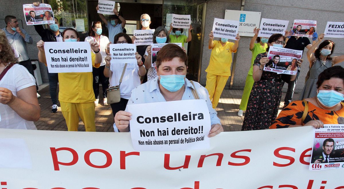 Concentración ás portas da Residencia de Maiores de Campolongo