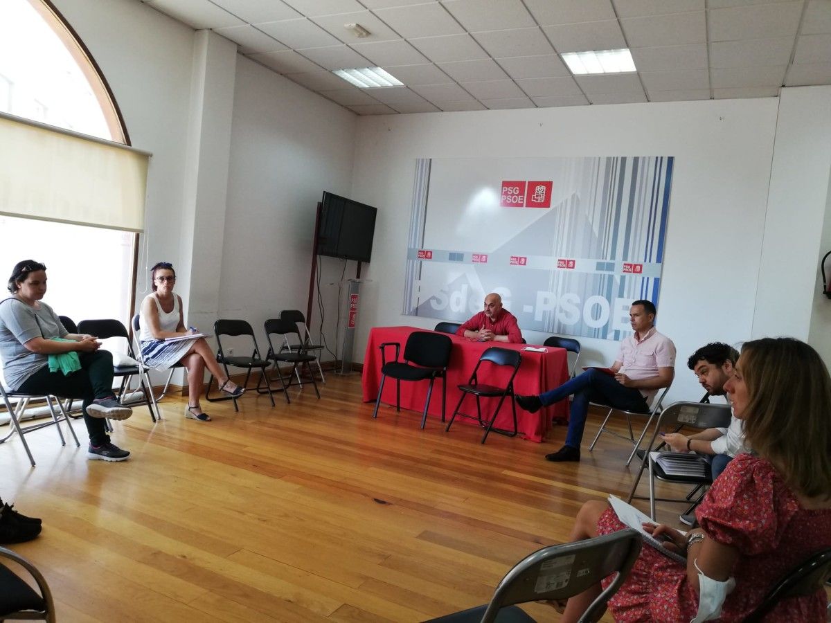 Reunión do PSOE de Pontevedra con portavoces do colectivo de auxiliares de enfermería