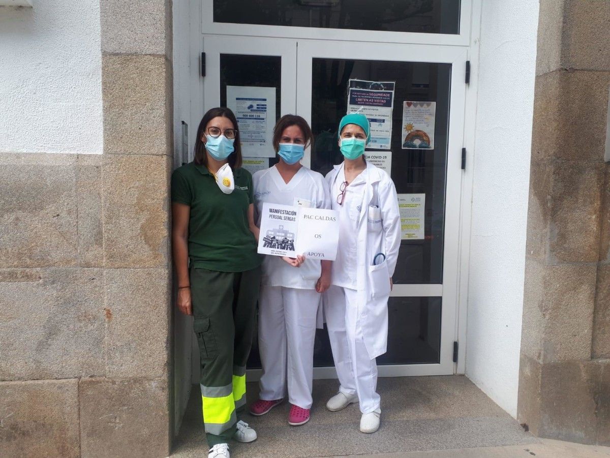 Traballadoras de PACs na súa quenda laboral apoiando a protesta