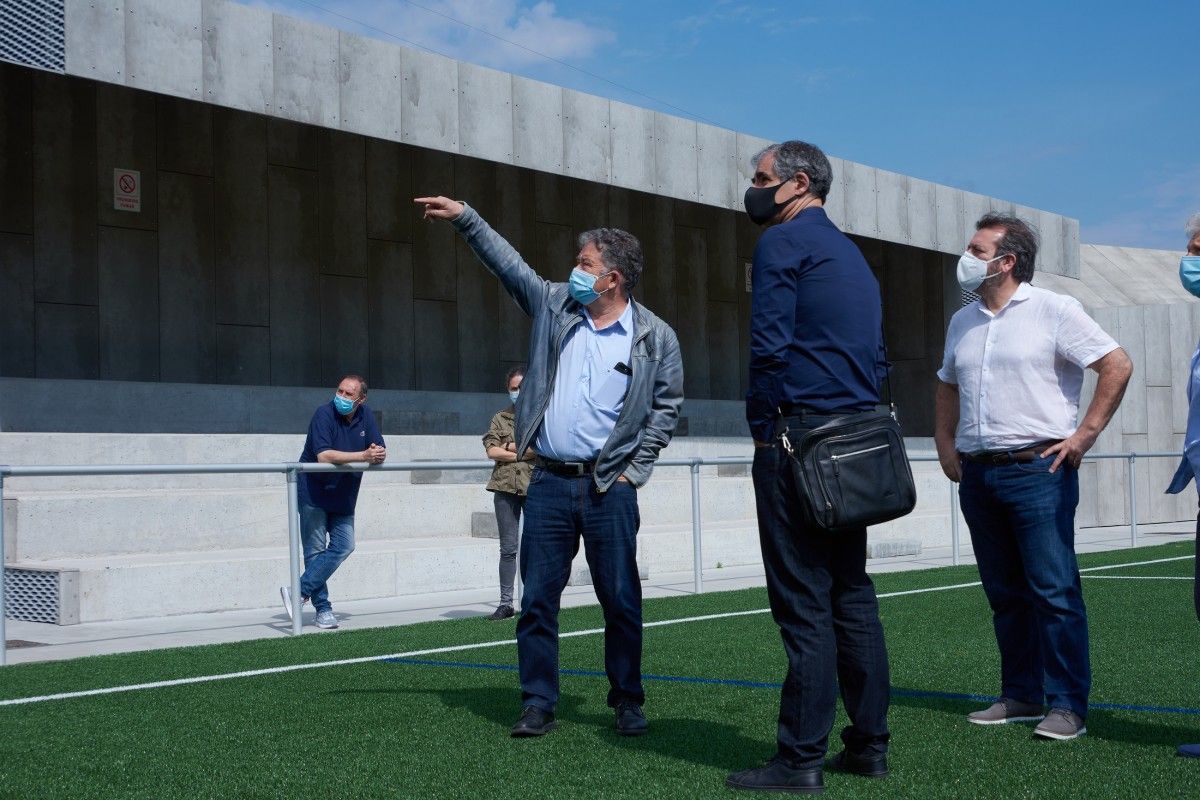 Visita ao campo de fútbol de Campañó