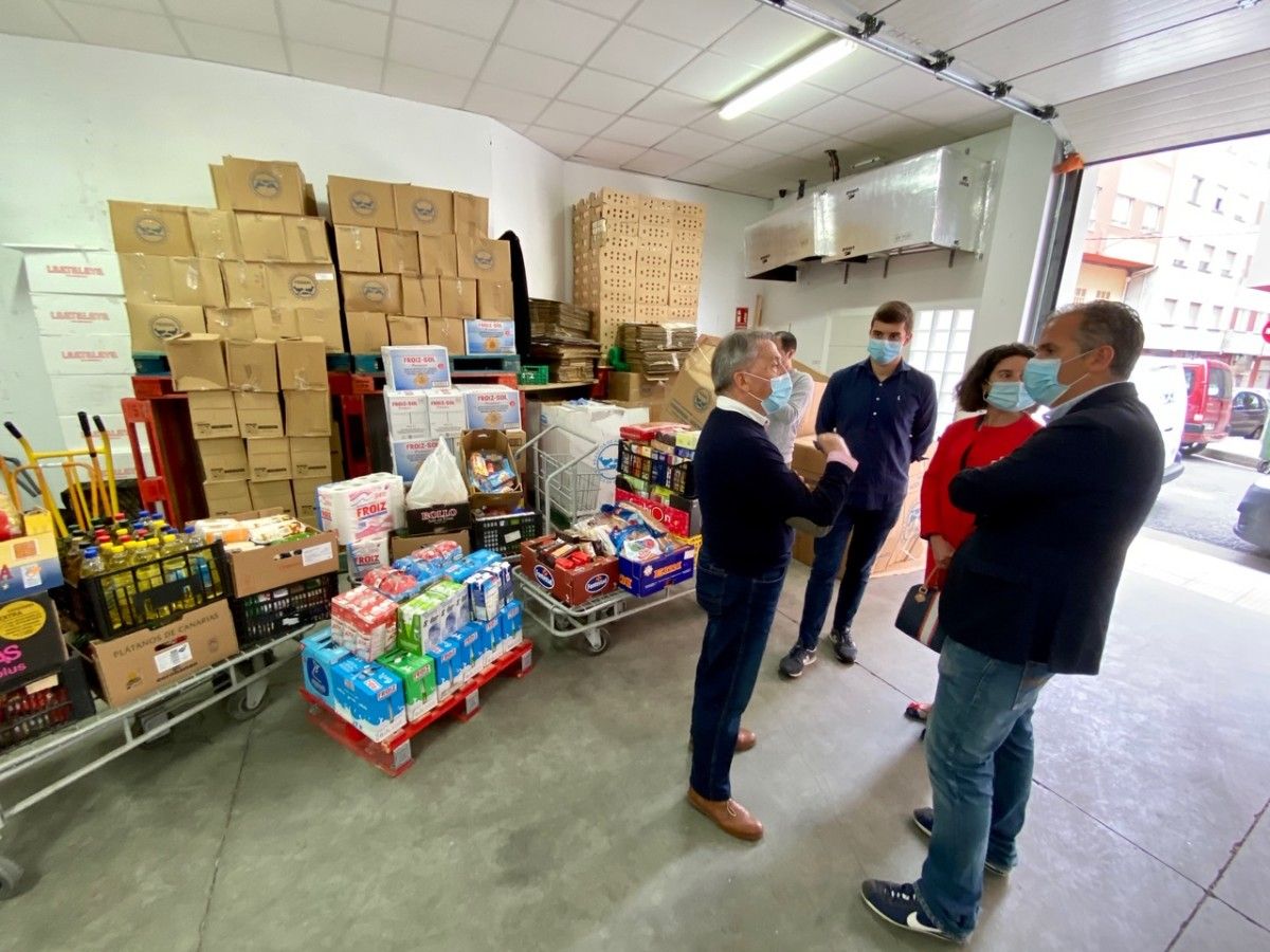 Concelleiros do PP entregan máis de 400 quilos de alimentos doados pola cidadanía ao Banco de Alimentos