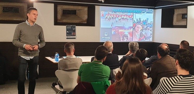 Rubén Ferrero, nunha xornada de formación arbitral na Casa das Campás de Pontevedra