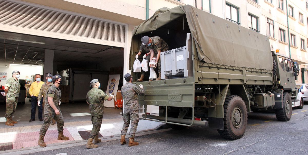 Militares da Brital entregan unha tonelada de comida ao Banco de Alimentos de Pontevedra