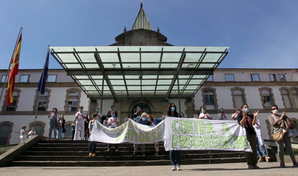 Concentración nas portas do Hospital Provincial ante o temor de desmantelamento de servizos