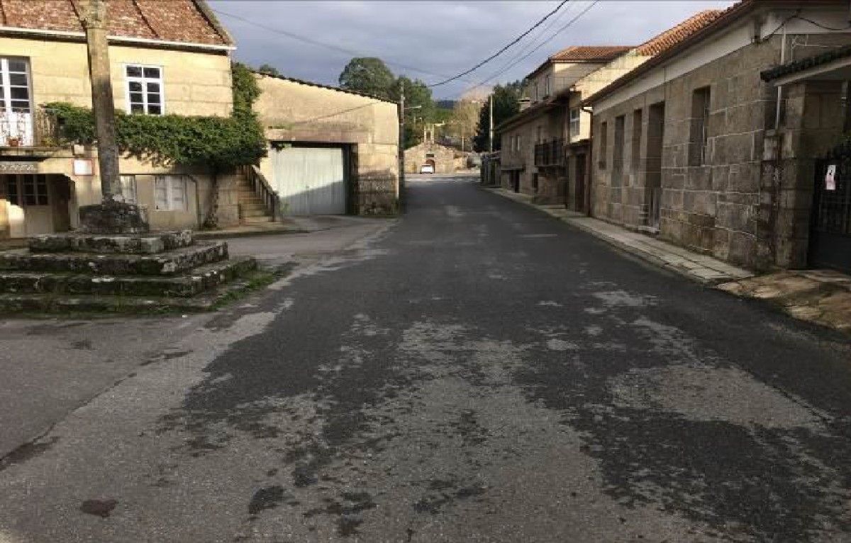 Acceso á capela de O Santo