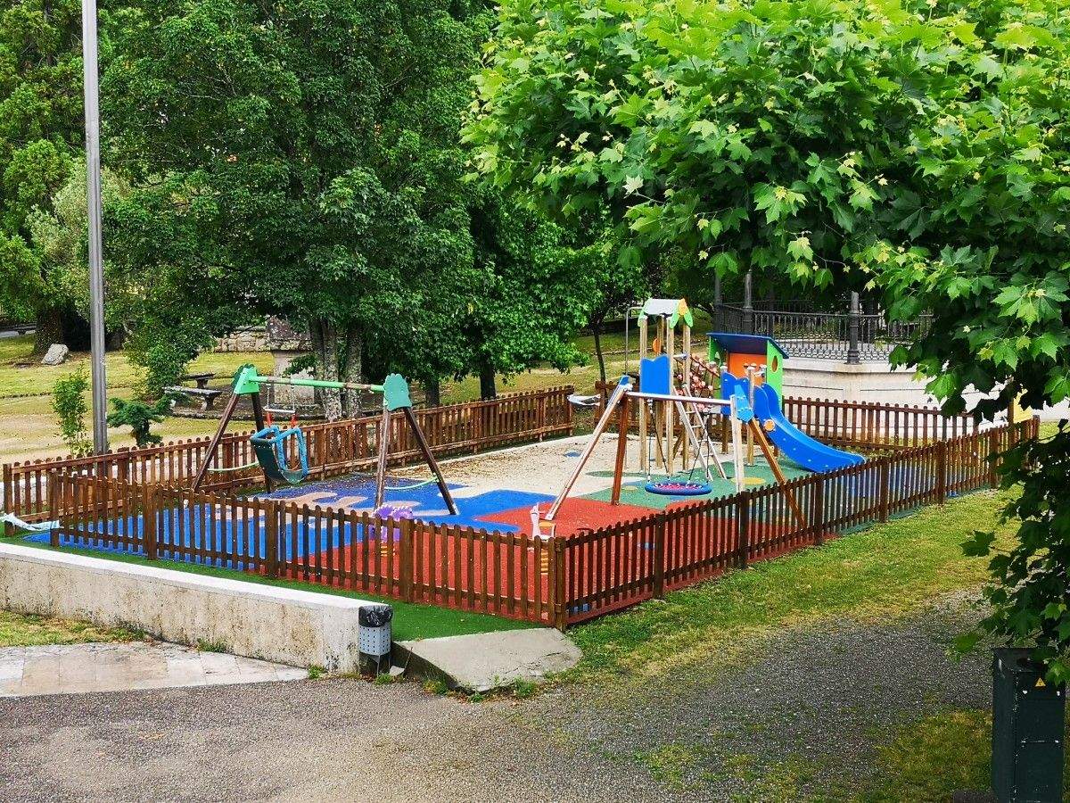 Parque infantil en Cuntis